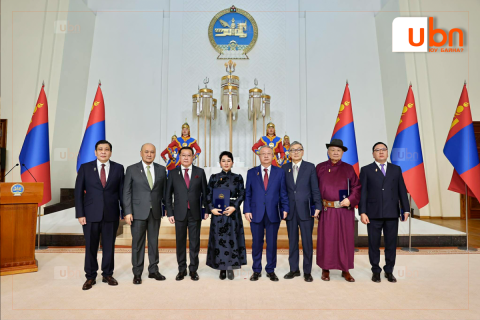 ГХ-ны сайд Б.Батцэцэг нарын хүмүүст Дипломат албаны дээд цол хүртээлээ