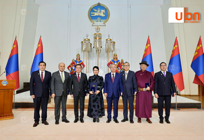 ГХ-ны сайд Б.Батцэцэг нарын хүмүүст Дипломат албаны дээд цол хүртээлээ