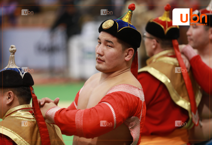 ХОЁРЫН ДАВАА: Улсын арслан Б.Орхонбаяр өвдөг шороодлоо