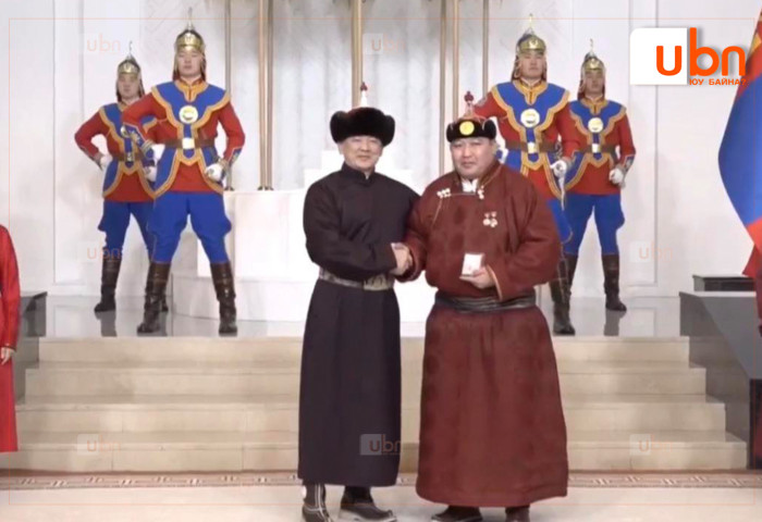 Монгол Улсын Аварга Ч.Санжаадамба “Монгол Улсын гавьяат тамирчин” цолоо гардан авлаа