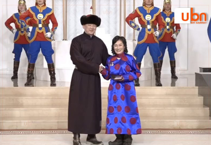 Жүжигчин Д.Цэрэндарьзав МУАЖ цол хүртлээ