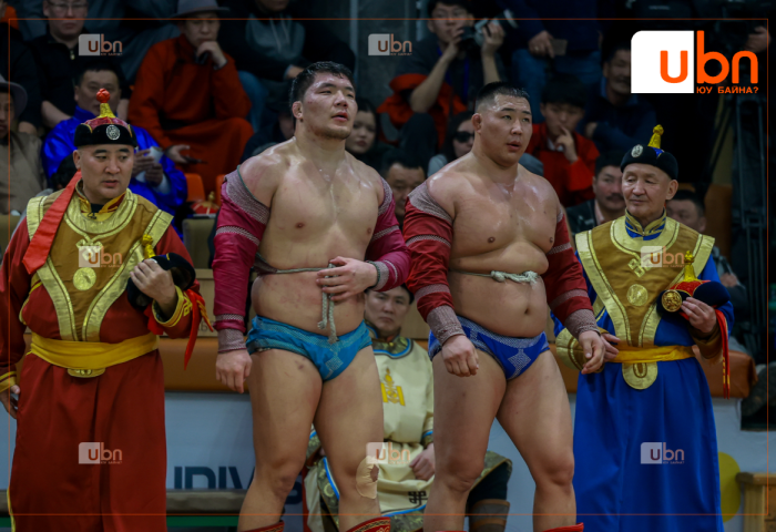 Сар шинийн барилдаанд Улсын заан М.Лхагвагэрэл түрүүлж, Улсын аварга О.Хангай үзүүрлэлээ