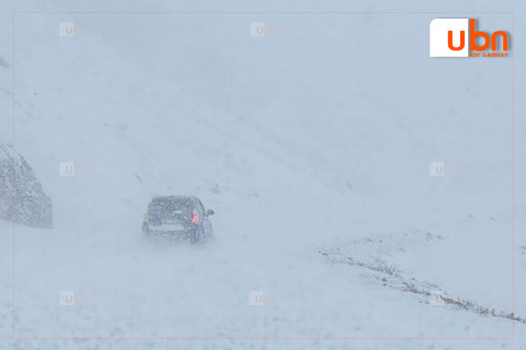 Сүхбаатар аймгийн нийт нутгаар цасан шуурга үргэлжилж, Мөнххаан суманд зам хаагдлаа