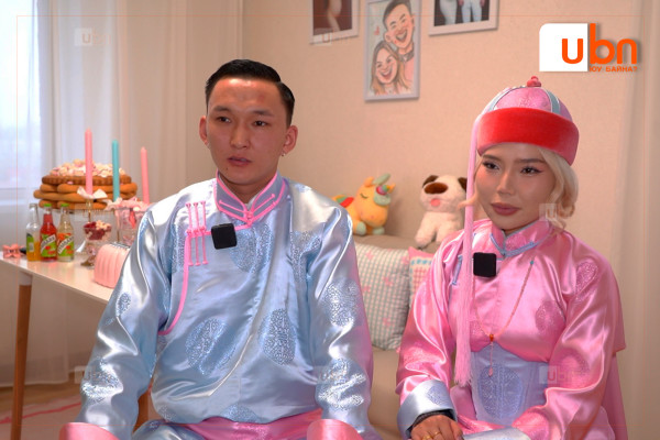 “ЯГААН“ ГЭР БҮЛИЙН ЭЗЭГТЭЙ: “Нөхрөө дарангуйлж, хүчирхийлдэг юм байна“ гэх сэтгэгдлүүд их ирсэн. Манай гэр бүлд ямар ч хүчирхийлэл байхгүй