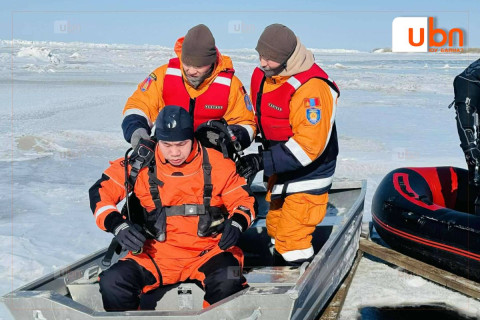 Буйр нуурт живсэн машиныг татан гаргажээ