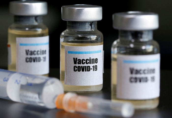 Германд 101 настай эмэгтэй хамгийн түрүүнд коронавирусний эсрэг вакцин хийлгэжээ