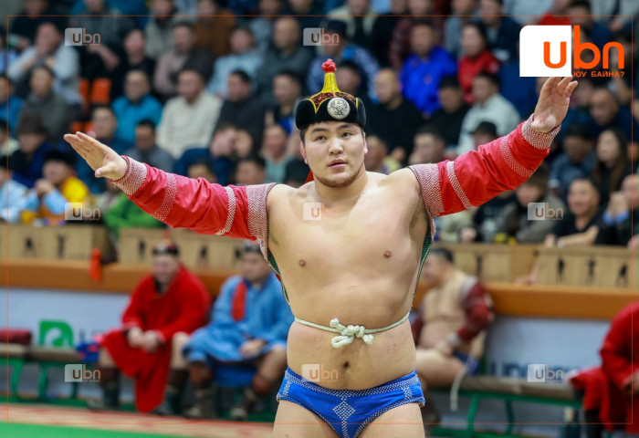 Морин жилийн эхний барилдаанд Улсын арслан Э.Батмагнай түрүүлэв