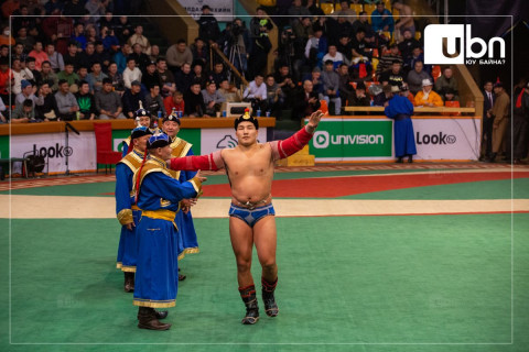 Булган аймгаас төрөн гарсан аваргуудын нэрэмжит барилдаанд Б.Орхонбаяр, Э.Оюунболд тэргүүтэй 128 бөх зодоглоно