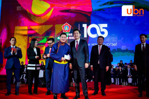 Дуучин Б.Алтанжаргал, нийтлэлч Б.Болор-Эрдэнэ нар МАН-д элслээ