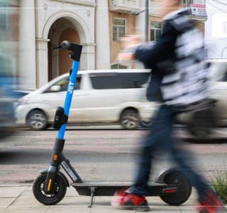 НИТХ: Явган хүний замаар скүүтер, мопед явуулахгүй байх шийдвэр гараагүй
