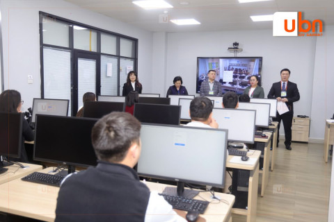 Төрийн албаны шалгалтын үеэр гар утаснаасаа хуулсан дөрвөн иргэний шалгалтыг зогсоож, танхимаас нь гаргажээ