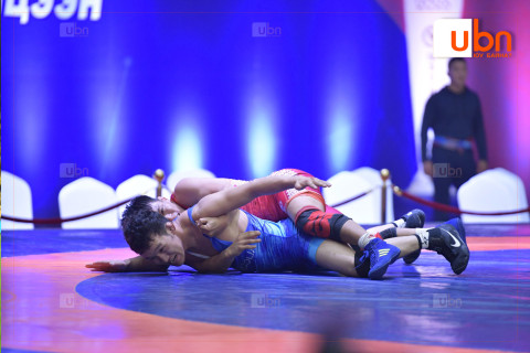 Чөлөөтийн Олимпын жингийн бөхчүүд дотооддоо өрсөлдөж байна