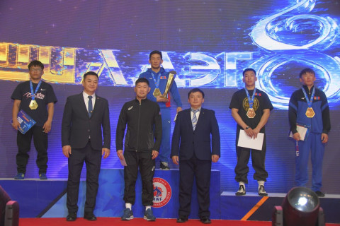 З.Занабазар жин хасаж барилдаад түрүүллээ