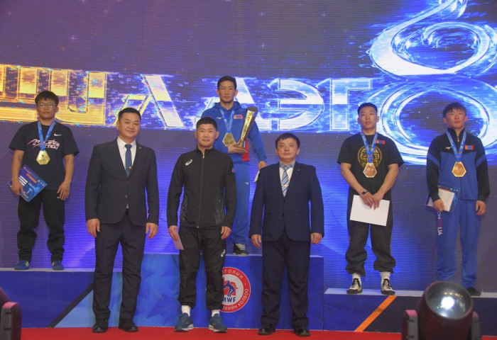 З.Занабазар жин хасаж барилдаад түрүүллээ