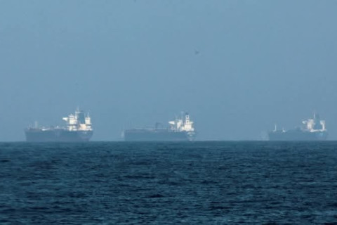 Ормузын хоолойд 10 гаруй хөлөг онгоцыг сөнөөжээ