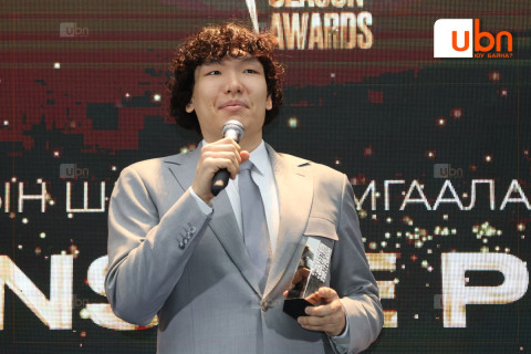 ФОТО: “Шилдэг хамгаалагч“-ийн шагналыг “Apes” багийн гишүүн Г.Дөлгөөн хүртлээ