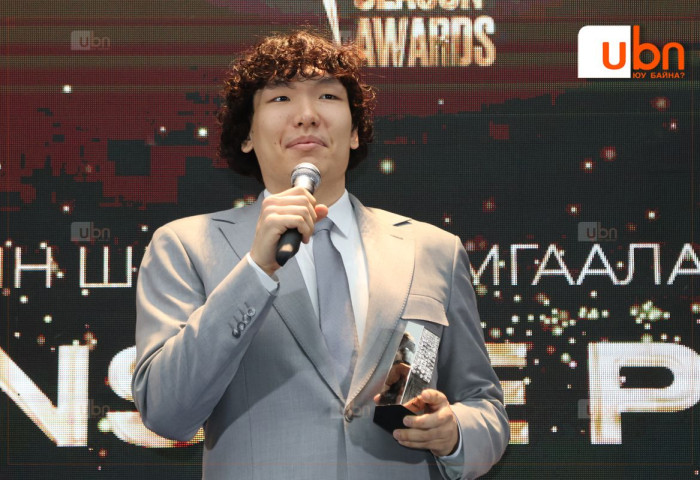 ФОТО: “Шилдэг хамгаалагч“-ийн шагналыг “Apes” багийн гишүүн Г.Дөлгөөн хүртлээ