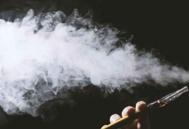 Янжуур тамхинаас татгалзахад цахилгаан тамхи бодит нөлөө үзүүлж байна: Английн шинэ судалгаа