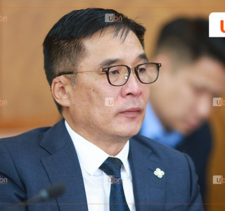 ИЗНН-ын дэд дарга С.Батбаатар тэргүүтэй гишүүд намын Онц их хурлаа хийж, Намын дарга Б.Батбаатарыг намаасаа хөөх шийдвэр гаргажээ