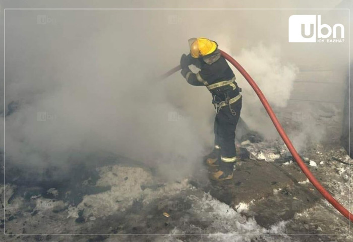 Авто засварын газарт гарсан галыг унтраахаар ажиллаж байна