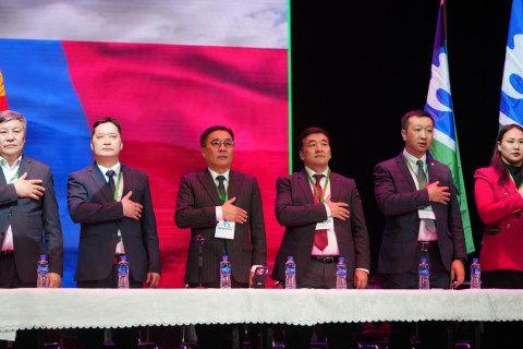 Б.Батбаатар: Цөөн хүн хаалганы цаана хуралдаж ИЗНН-ыг солих, хуваах, булаах эрх байхгүй