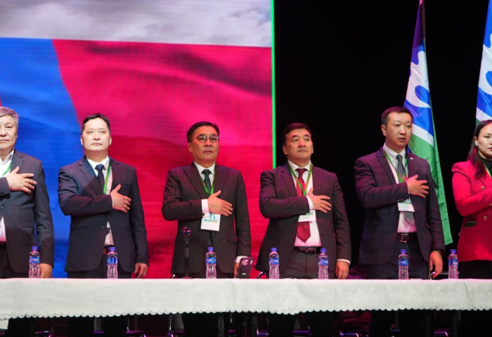 Б.Батбаатар: Цөөн хүн хаалганы цаана хуралдаж ИЗНН-ыг солих, хуваах, булаах эрх байхгүй