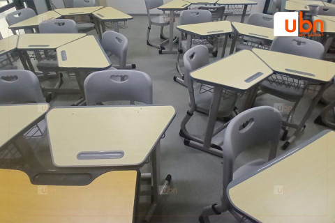 11 дүгээр ангийн сурагчид эмэгтэй сурагчийн биед халджээ