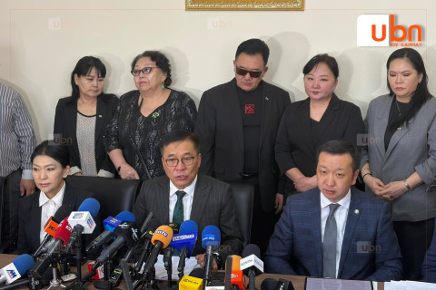 ШУУД: Албан ёсны тамгатай ИЗНН-ын дарга Б.Батбаатар мэдээлэл хийж байна