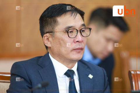 “Надад 52 хоног бүү хэл 10 хоног гадаадад байсан цаг хугацаа байхгүй“