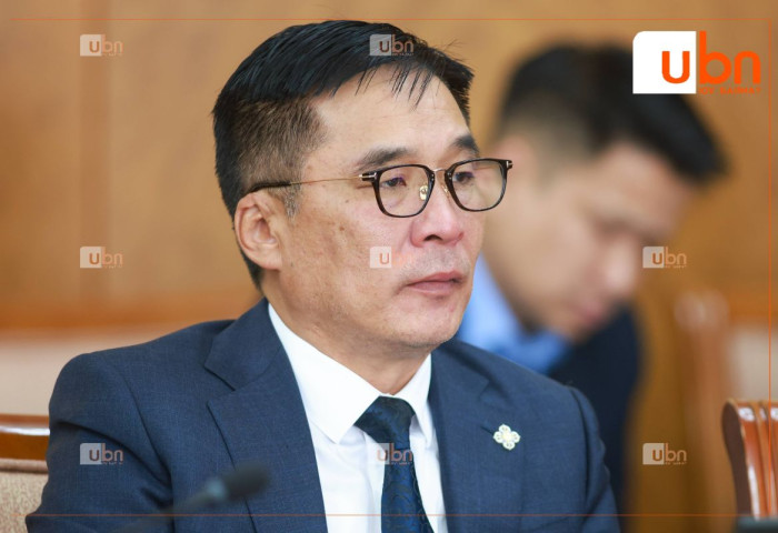 “Надад 52 хоног бүү хэл 10 хоног гадаадад байсан цаг хугацаа байхгүй“