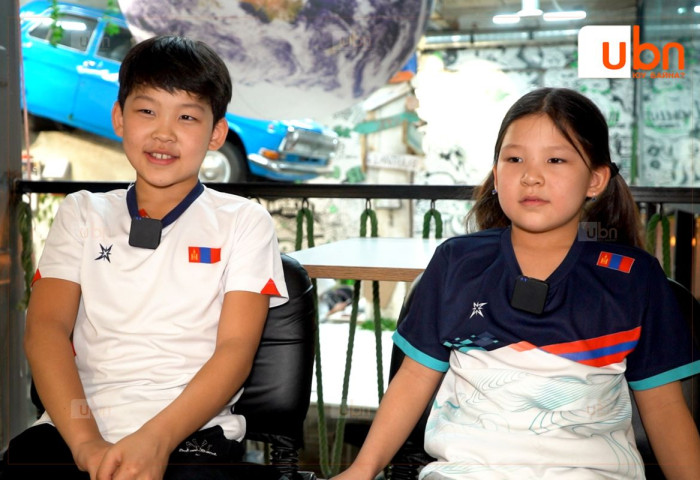 ЭЕРЭГ: Хамтдаа олимпын аварга болох зорилго тавьж, ОУ-ын тэмцээнээс 15 медаль хүртсэн АХ, ДҮҮ усанд сэлэгчид