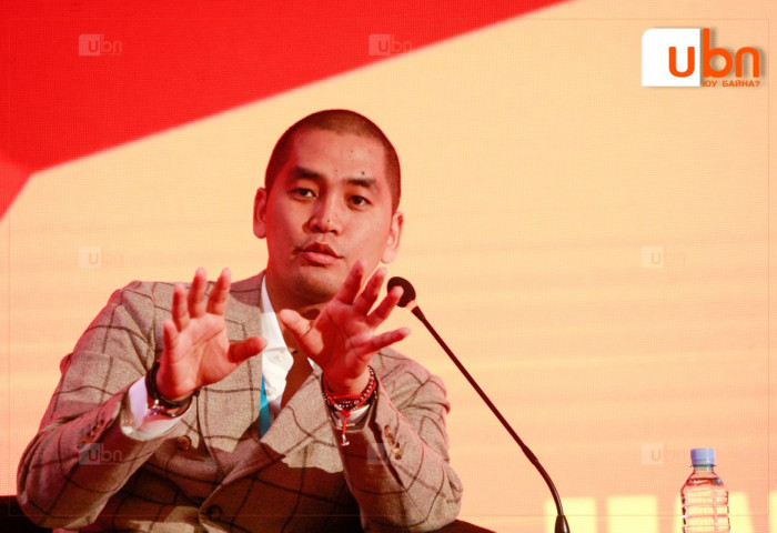 АТГ-д шалгагдаж байсан А.Амундраг хилээр гарч зугтсан гэдгийг Ерөнхий сайд асан Л.Оюун-Эрдэнэ БАТЛАВ