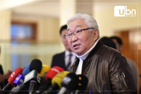 Э.Бат-Үүл: Ерөнхийлөгч хууль санаачилсан гэж бодохгүй байна. Энэ бол Г.Занданшатарын хатгаж хийсэн ажил