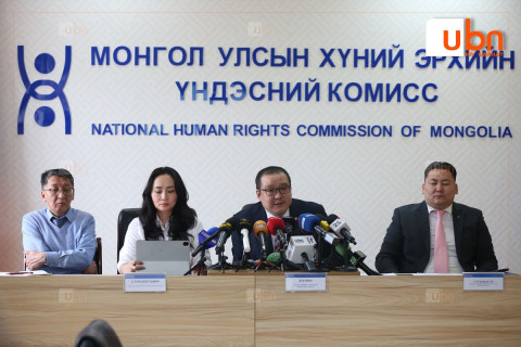 ШУУД: ХЭҮК-оос үе тэнгийн дээрэлхэлтийн асуудлаар мэдээлэл хийж байна