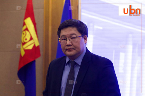 Д.Мөнх-Эрдэнэ: Ичсэн хүн хүн яана гэдэг билээ. Л.Оюун-Эрдэнэ намайг Бодь компанид ажиллаж байсан гэж худлаа ярьж байх юм