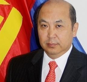 “Ерөнхийлөгчийг дахин сунгах гэж намайг хамгийн их ятгаж байсан хүмүүсийн нэг Р.Болд гуай бараг л “Гишүүдийг татдаг болчихвол парламентын бүрэн хамгаалалт болно” гэж ярьжээ