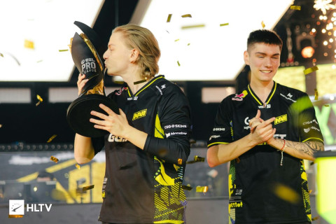 ESL Pro League Season 23 тэмцээний цомыг “NAVI” өргөлөө