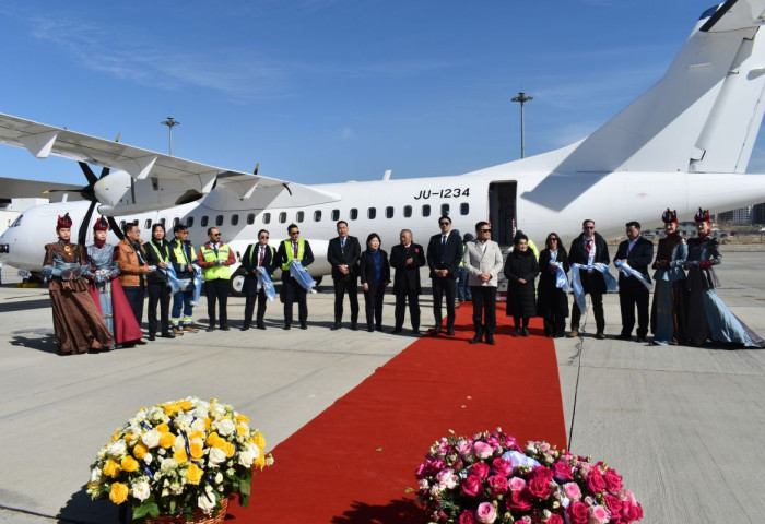 “НОМИН Холдинг“ ХХК-ийн “Чингис Аэрлайнс Юнити“ ХХК цоо шинэ ATR-72-600 загварын агаарын хөлгөө угтан авлаа