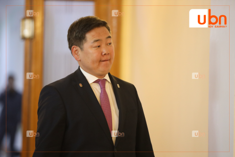 С.Эрдэнэбат: Дарга нарын арын өрөөнүүдийг шахвал хүүхдийн шүүх байгуулчих хэмжээний зай талбай гарах байлгүй дээ