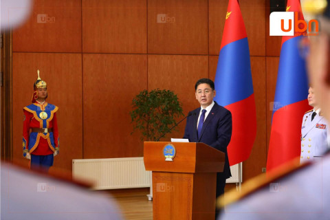 Шилдэг сонсогч, сурагчид шагнал гардууллаа