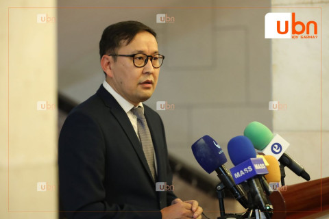 О.Батхүү: УИХ-ын гишүүд албан тушаалын төлөө тэмцэлдэж байхын оронд 100 мянган иргэний санал авсан иргэдэд хэрэгтэй өргөдөл, хуулиудаа хэлэлцэж батлаач ээ