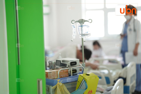 СУРВАЛЖИЛГА: Халуурч, хоолой өвдөх төдийд хатгаа болж хүндэрдэг ханиад хүүхдийн тасгийн ачааллыг 2 дахин нэмэгдүүлжээ