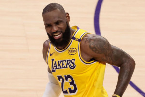 Леброн улирлын тоглолтод оролцсон тоогоор бүх цагийн үеийн нэгт бичигдэж эхэллээ