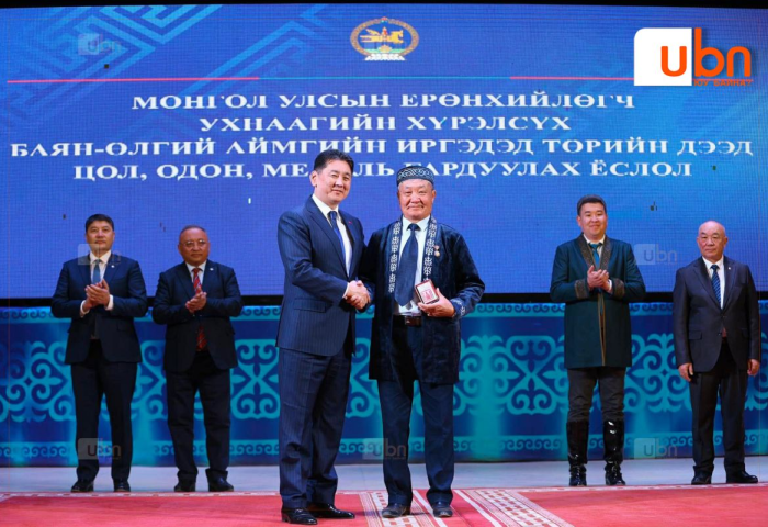 Ерөнхийлөгч У.Хүрэлсүх Наурызын баярыг тохиолдуулан төрийн дээд цол хүртээлээ