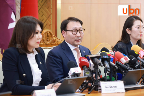 УИХ дахь ХҮН намын зөвлөлөөс мэдээлэл хийж байна