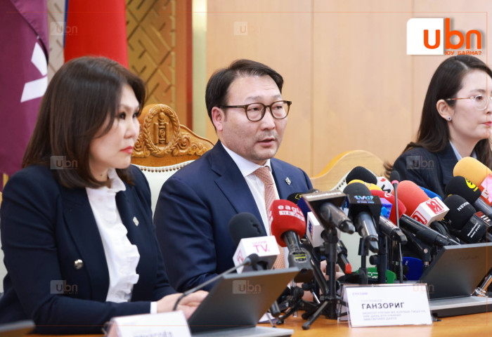 УИХ дахь ХҮН намын зөвлөлөөс мэдээлэл хийж байна