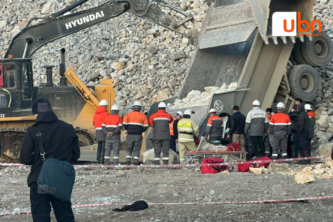 Хөтөлийн “Цемент шохой“-н овоолго руу ачааны машин унаж, жолооч гэмтжээ