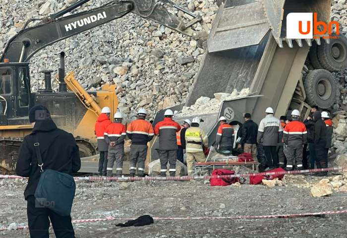 Хөтөлийн “Цемент шохой“-н овоолго руу ачааны машин унаж, жолооч гэмтжээ