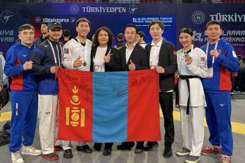 Хөдөлмөрийн баатар У.Сүрэнжав, МУГТ Г.Болор-Эрдэнэ нар мөнгөн медаль хүртлээ