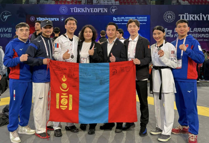 Хөдөлмөрийн баатар У.Сүрэнжав, МУГТ Г.Болор-Эрдэнэ нар мөнгөн медаль хүртлээ